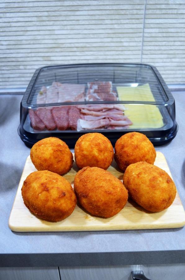 Acomodação com café da manhã  Casa Canali Palermo